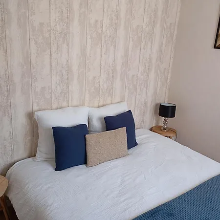 Les Meubles De Louis-marie, 2 Independants Pour 4 Personnes, 8 Personnes Au Total, Proche Du Puy Du Fou *