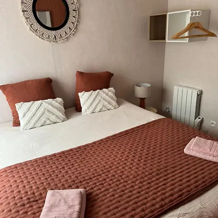 Les Meubles De Louis-marie, 2 Independants Pour 4 Personnes, 8 Personnes Au Total, Proche Du Puy Du Fou